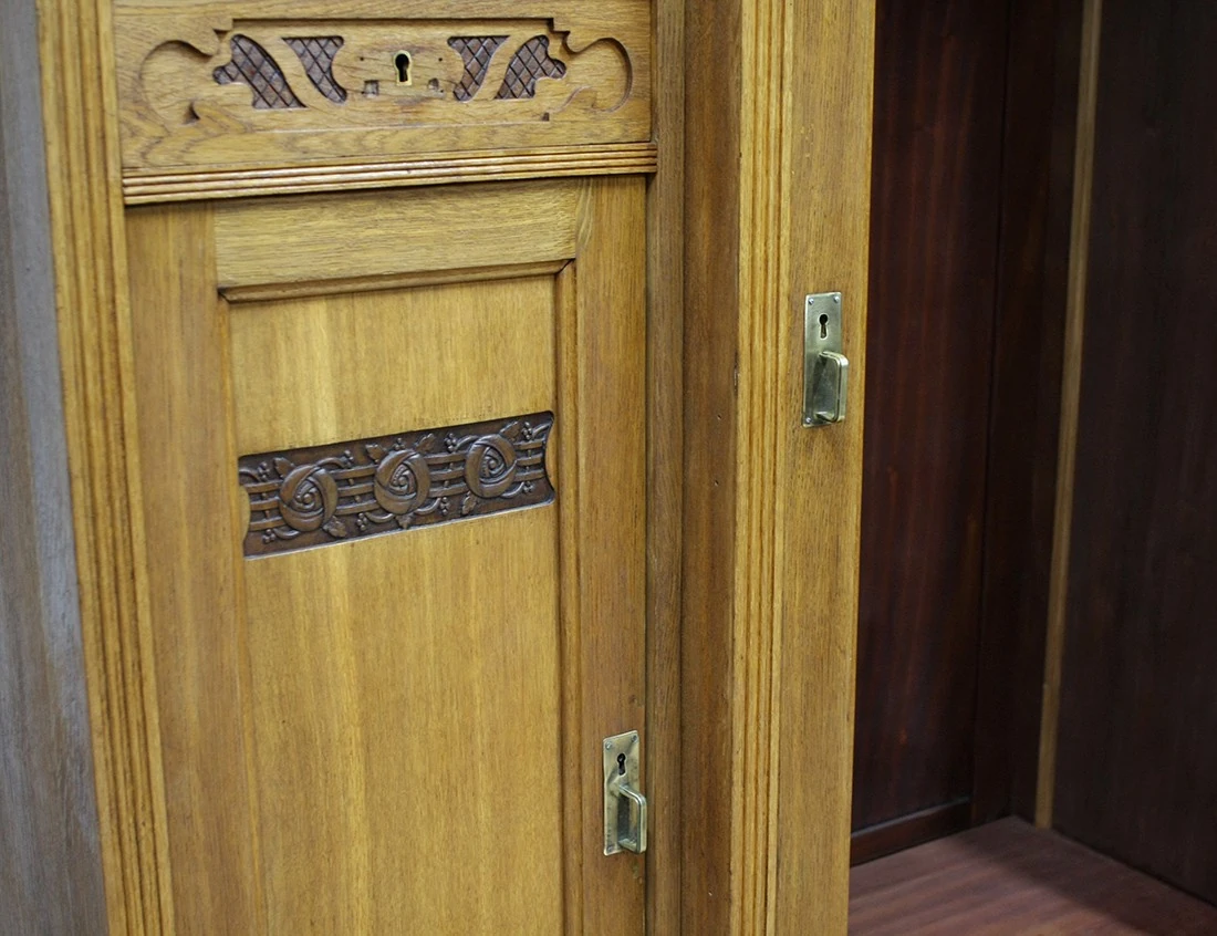 Реставрация дубового платяного шкафа модерн