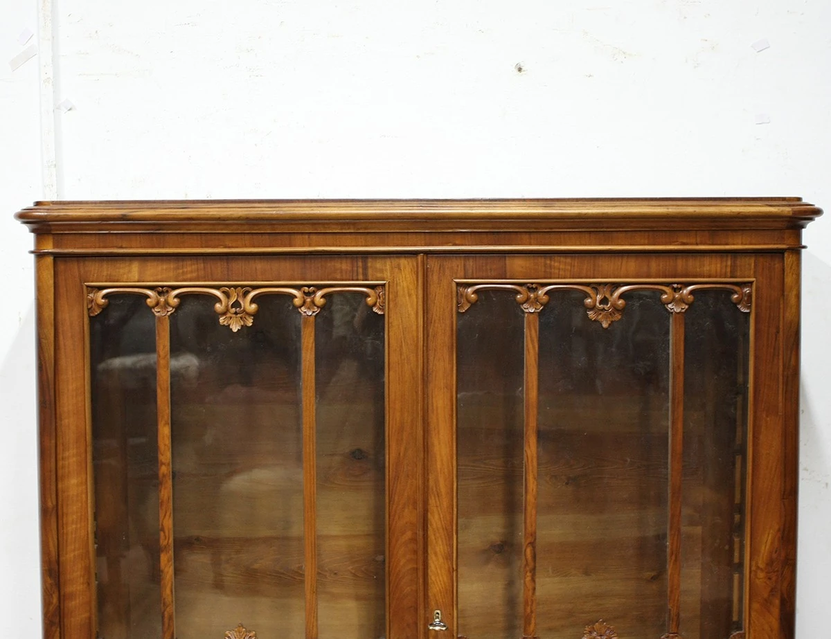 Реставрация орехового кабинетного шкафа