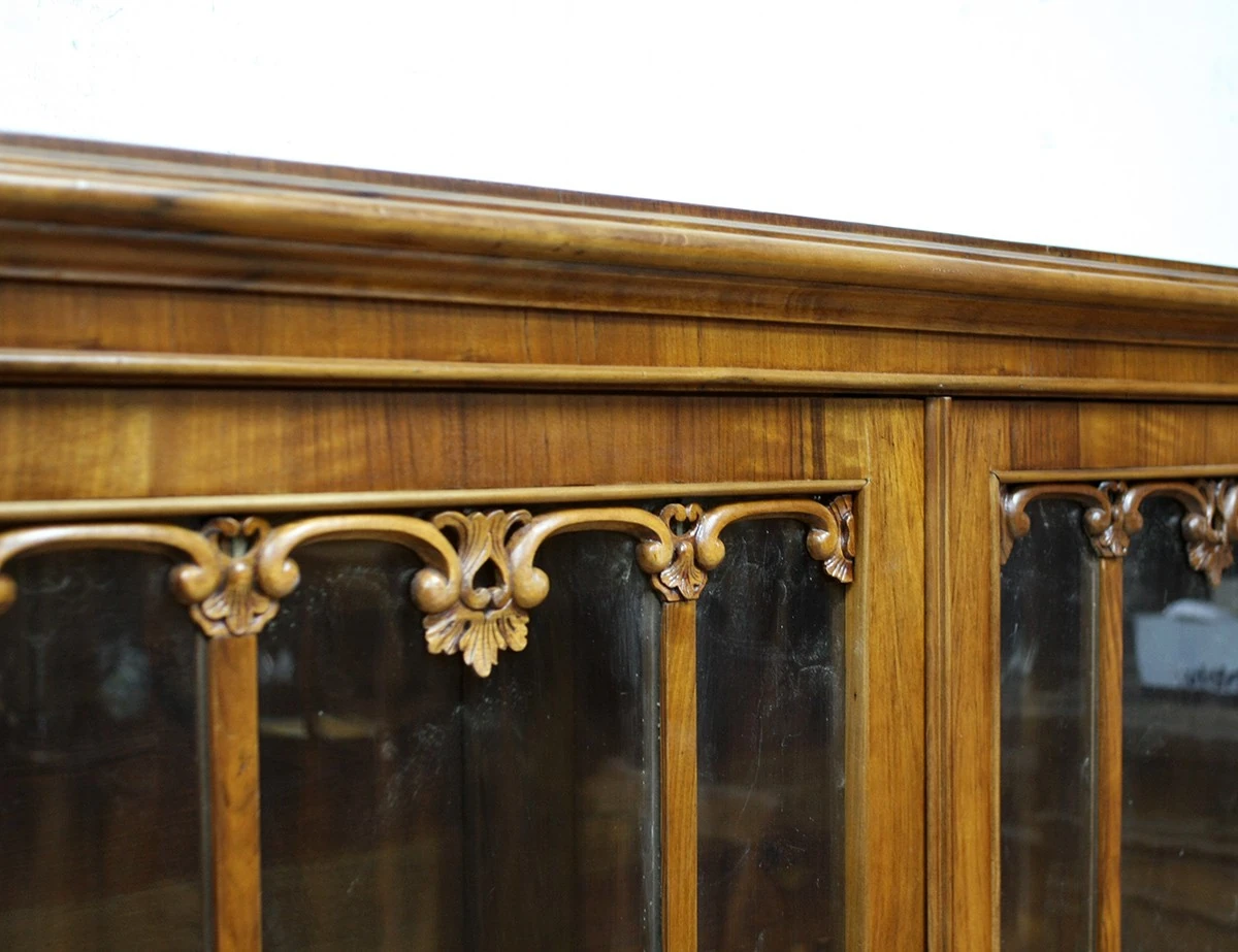 Реставрация орехового кабинетного шкафа