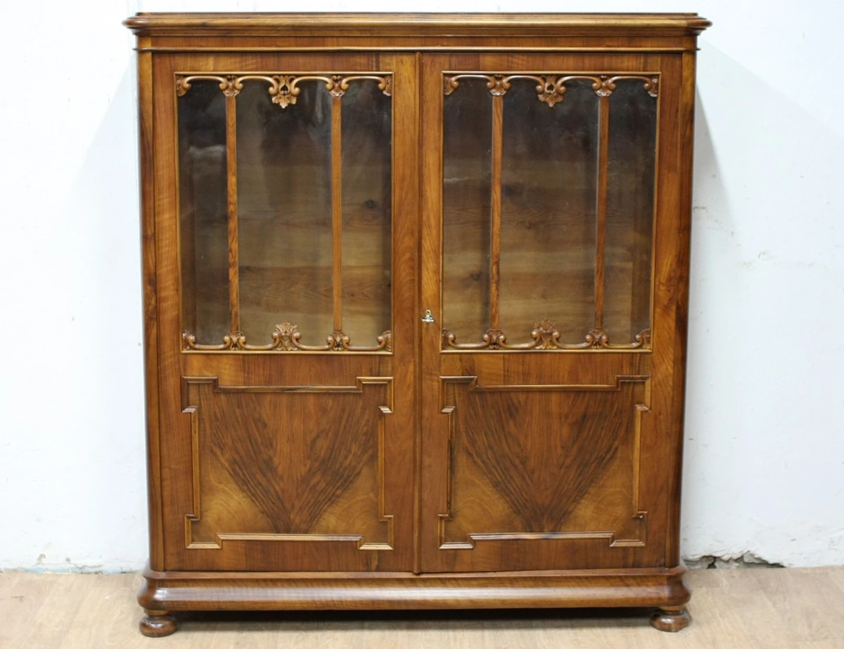 Реставрация орехового кабинетного шкафа