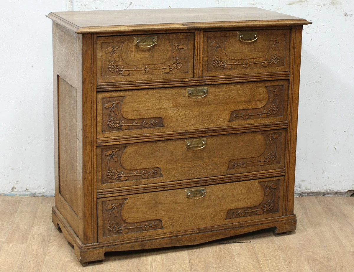 Реставрация старинного дубового комода