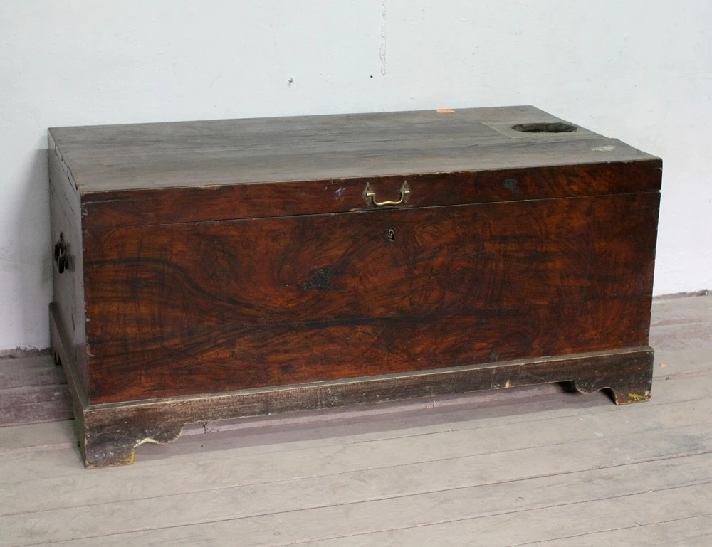 Реставрация старинного сундука