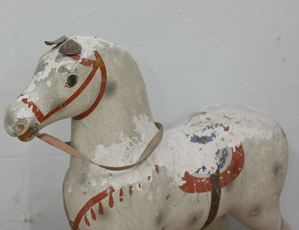 Реставрация старинной игрушечной лошадки