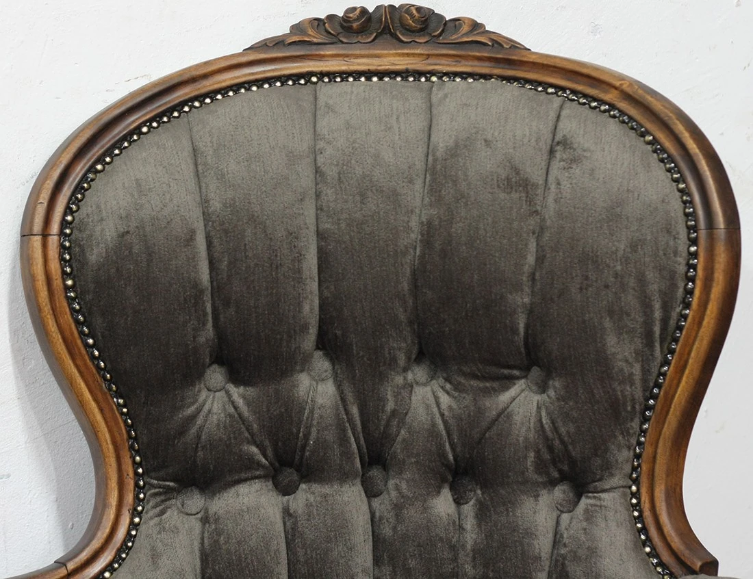 Реставрация антикварной ореховой козетки