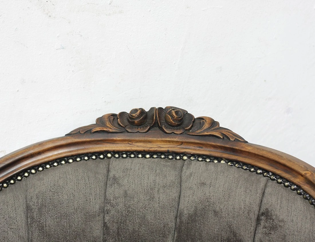 Реставрация антикварной ореховой козетки