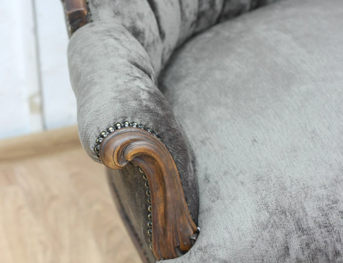 Реставрация антикварной ореховой козетки