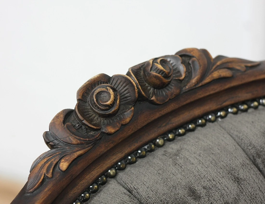 Реставрация антикварной ореховой козетки