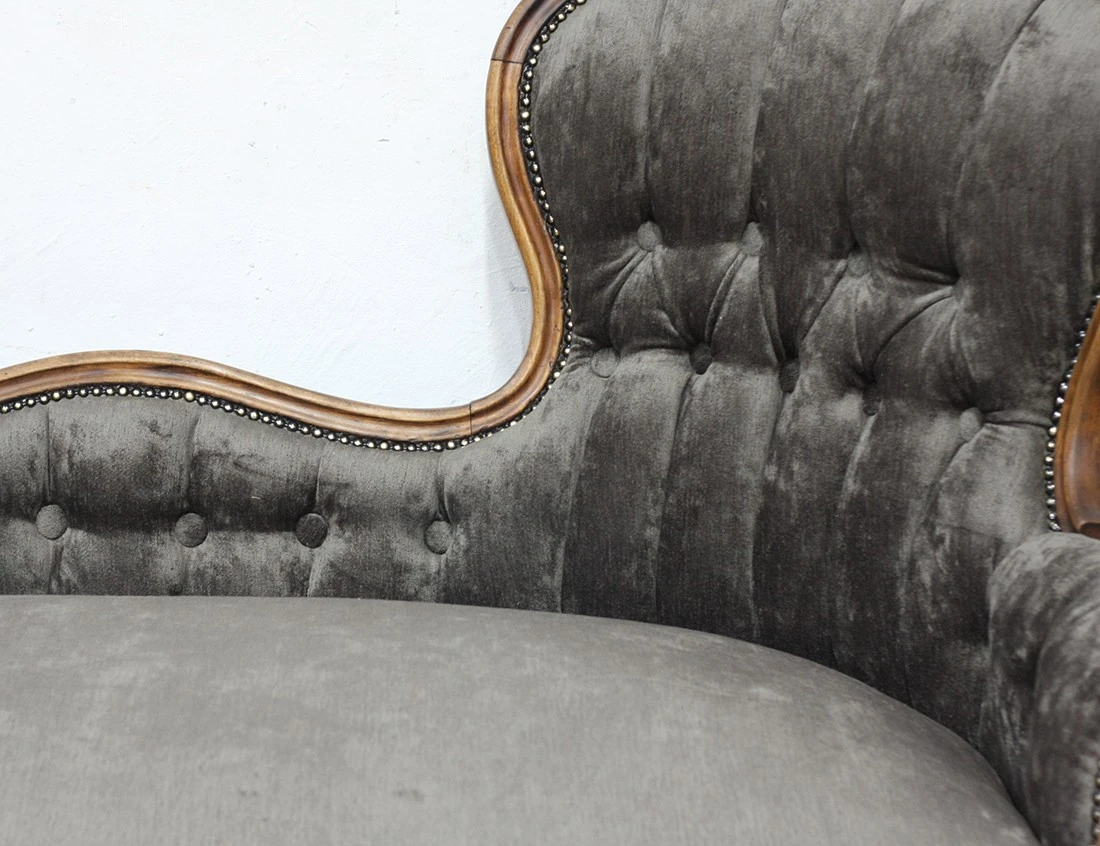 Реставрация антикварной ореховой козетки