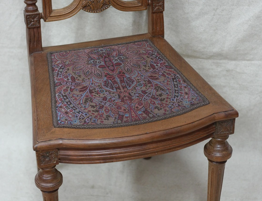 Реставрация орехового стула