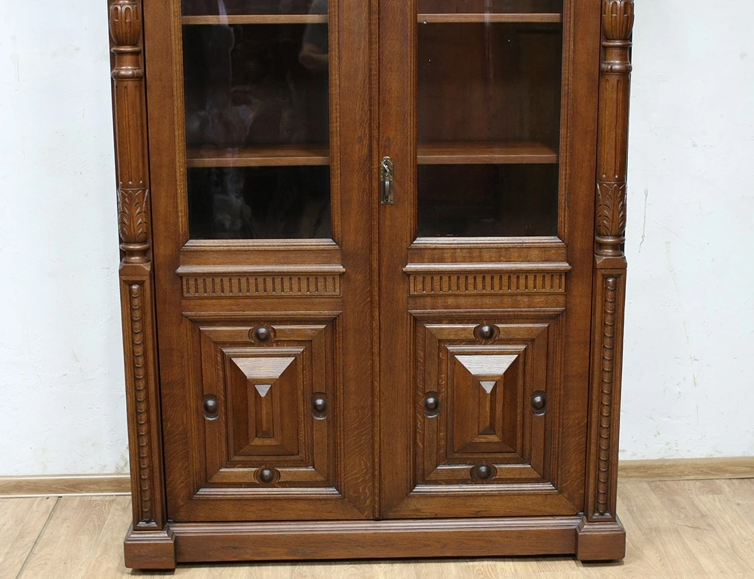 Реставрация дубового книжного шкафа