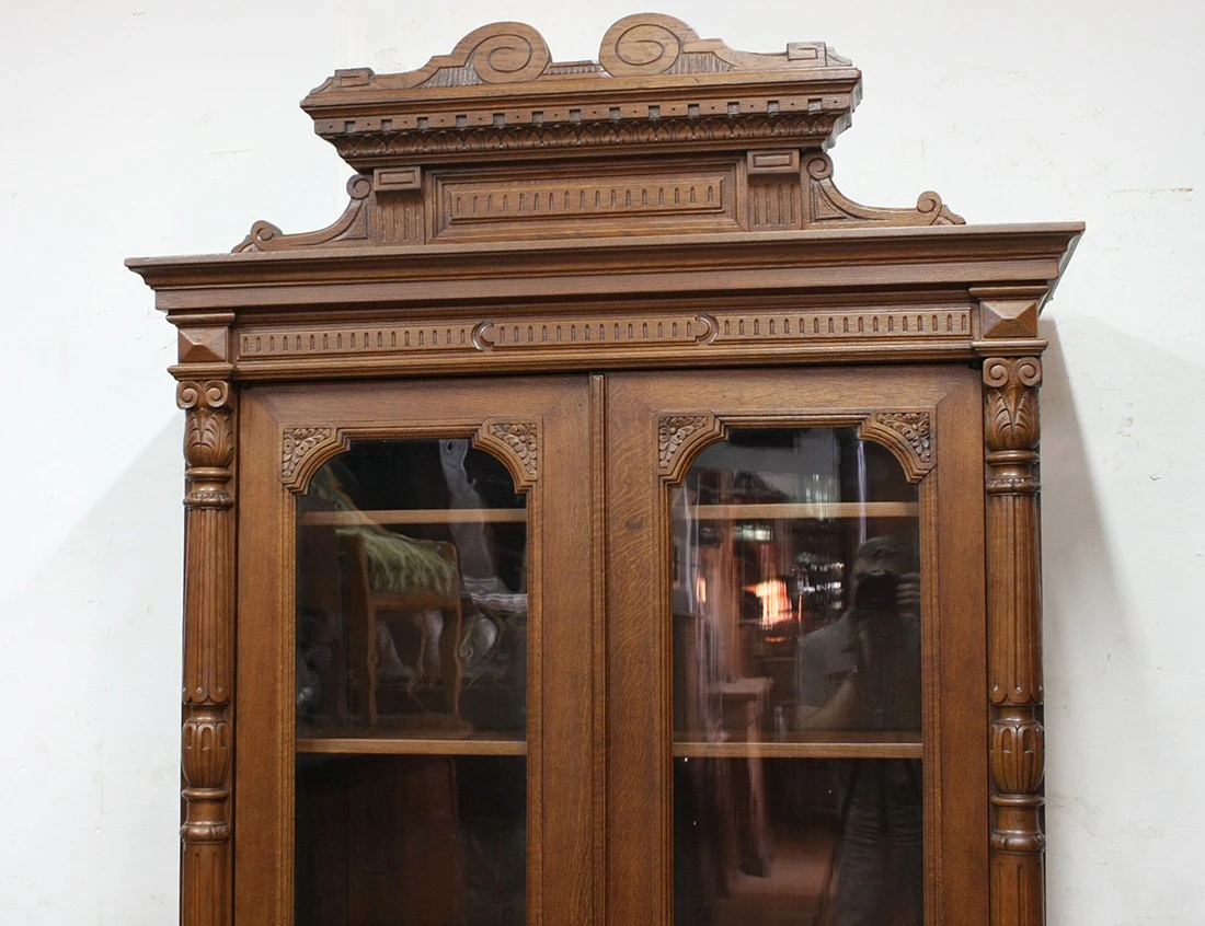 Реставрация дубового книжного шкафа