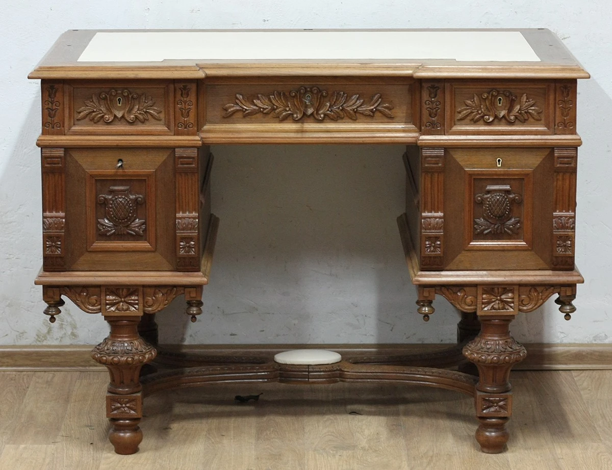 Реставрация орехового стола 19 века