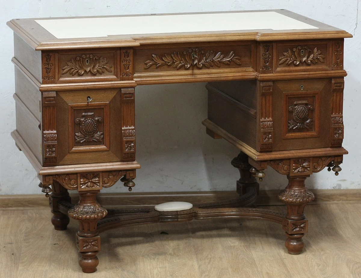 Реставрация орехового стола 19 века