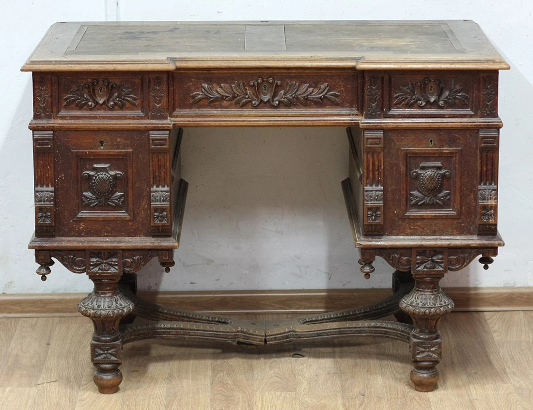 Реставрация орехового стола 19 века