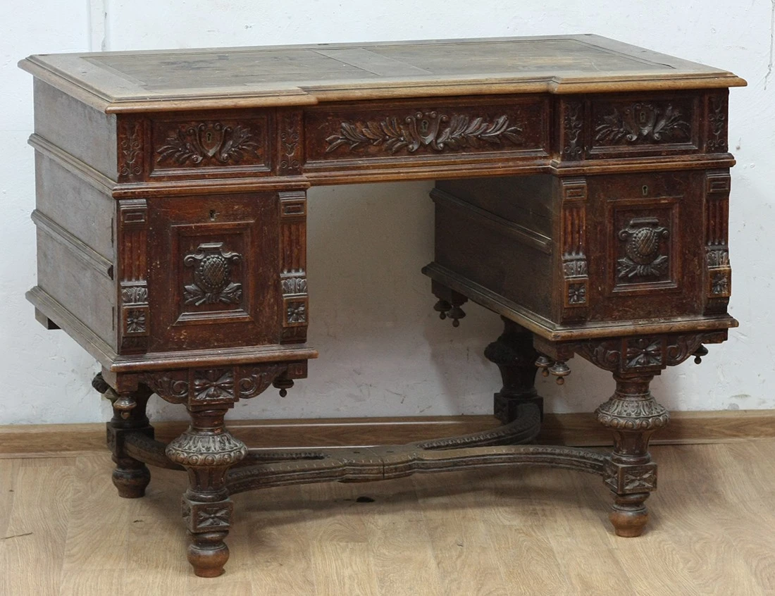 Реставрация орехового стола 19 века