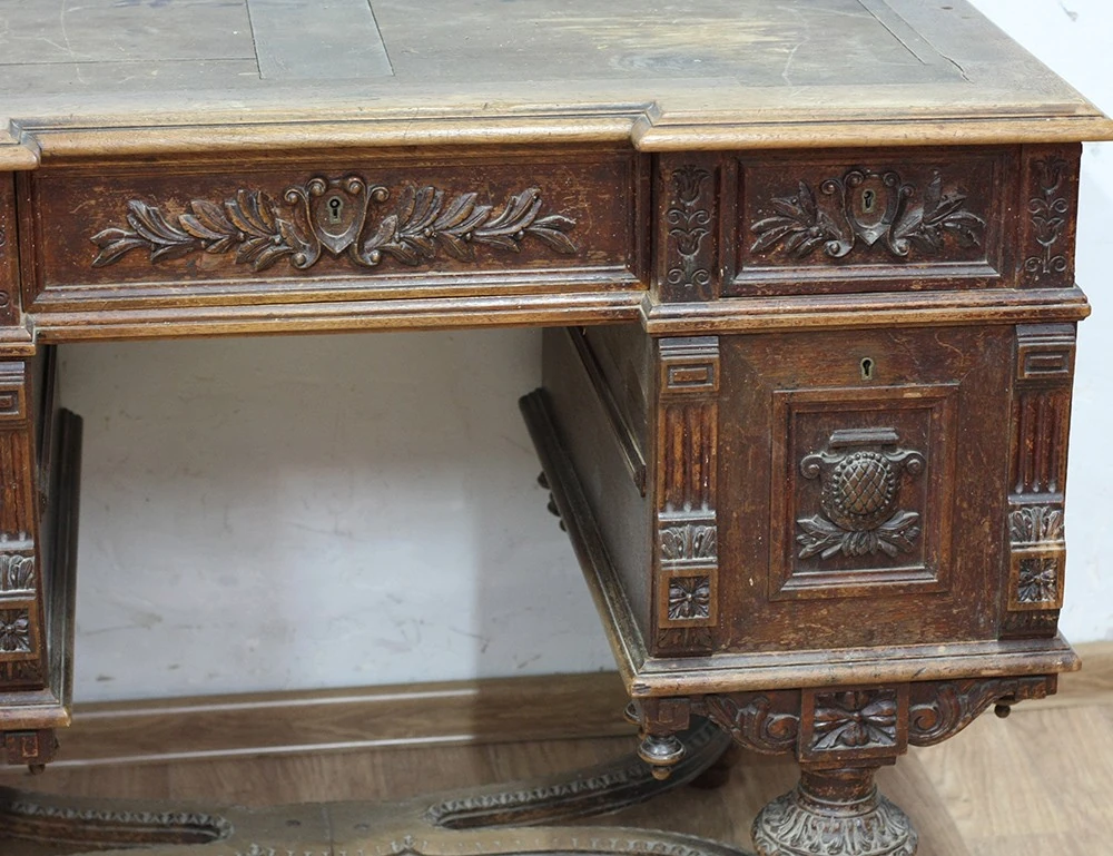 Реставрация орехового стола 19 века