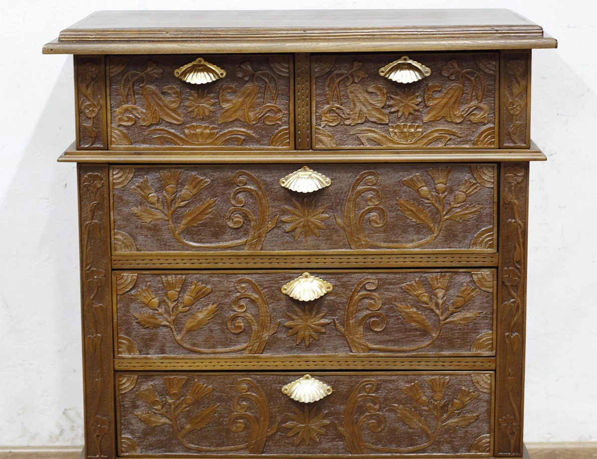 Реставрация старинного комода