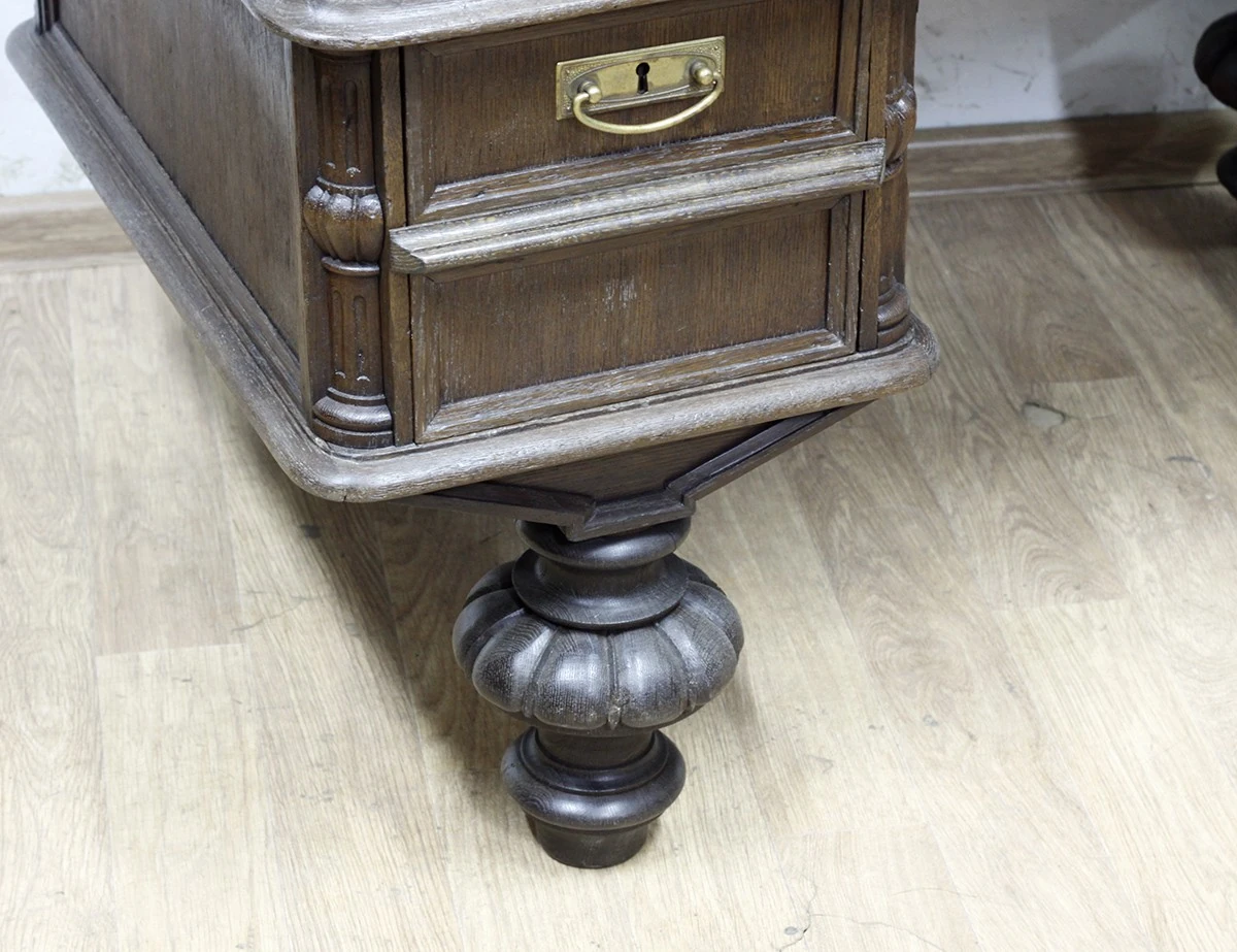 Реставрация дубового письменного стола