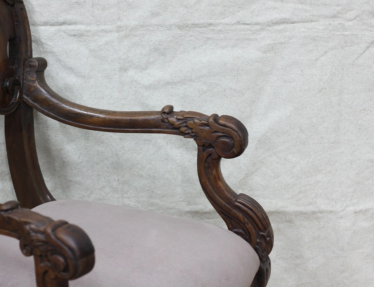 Реставрация кресла красного дерева