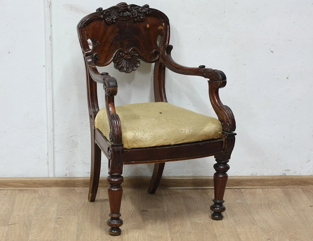 Реставрация кресла красного дерева