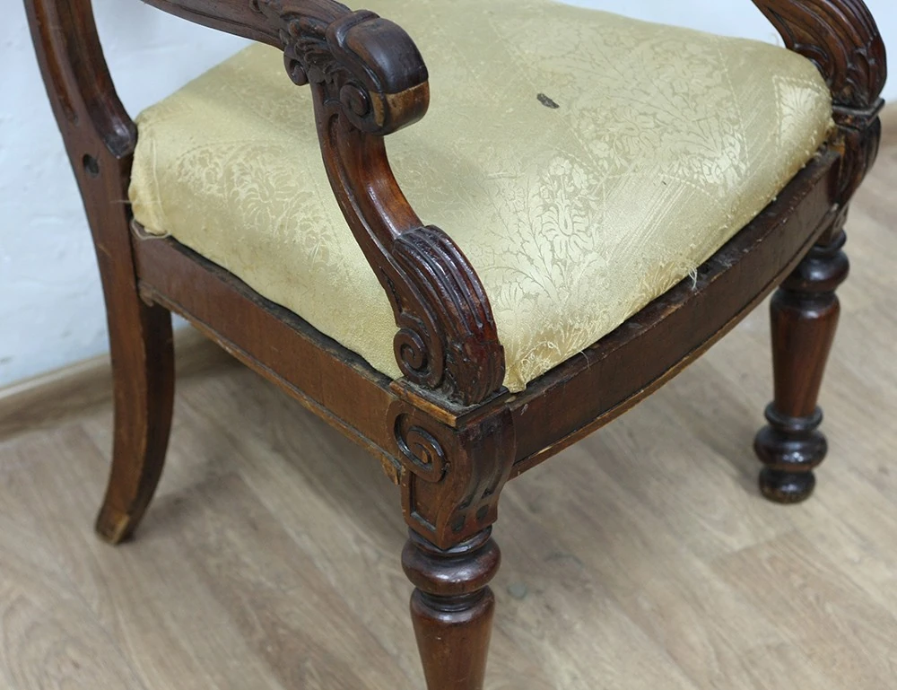 Реставрация кресла красного дерева