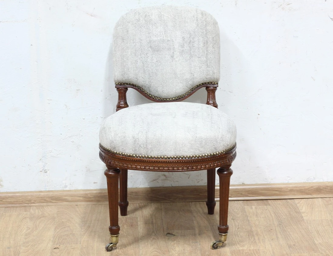 Реставрация антикварного дамского стульчика