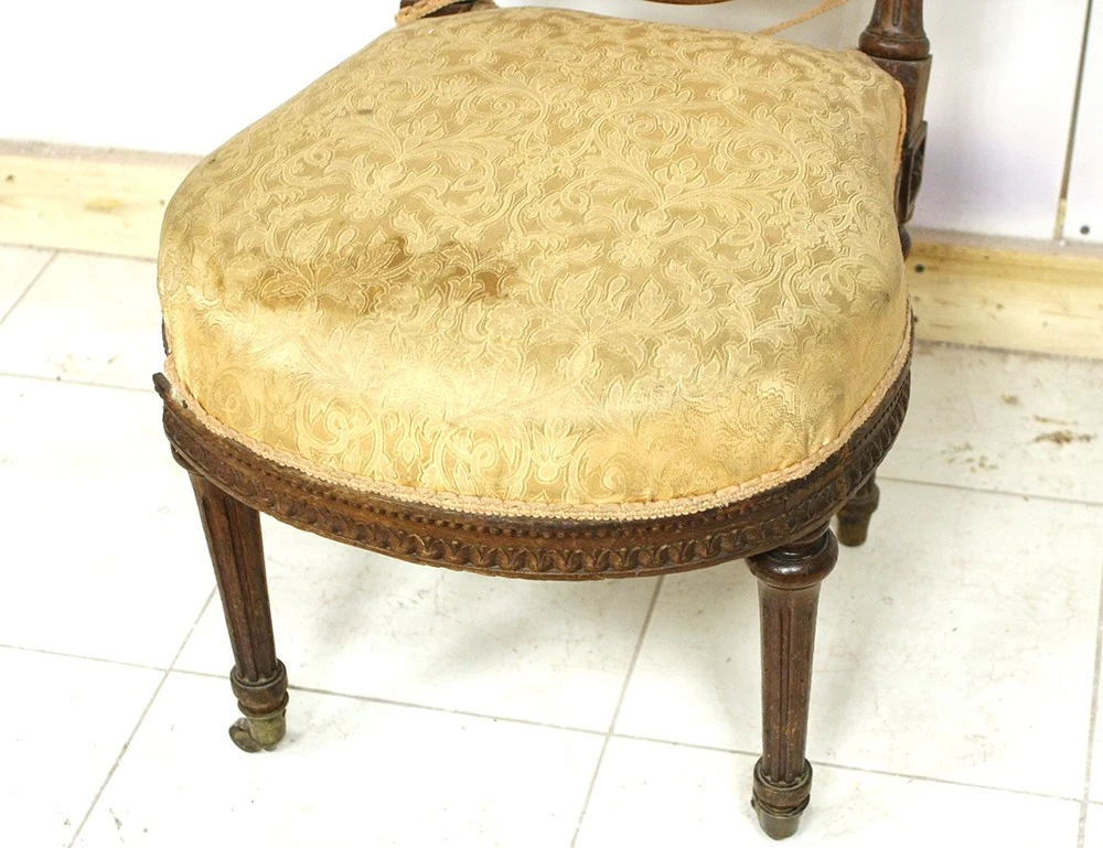 Реставрация антикварного дамского стульчика