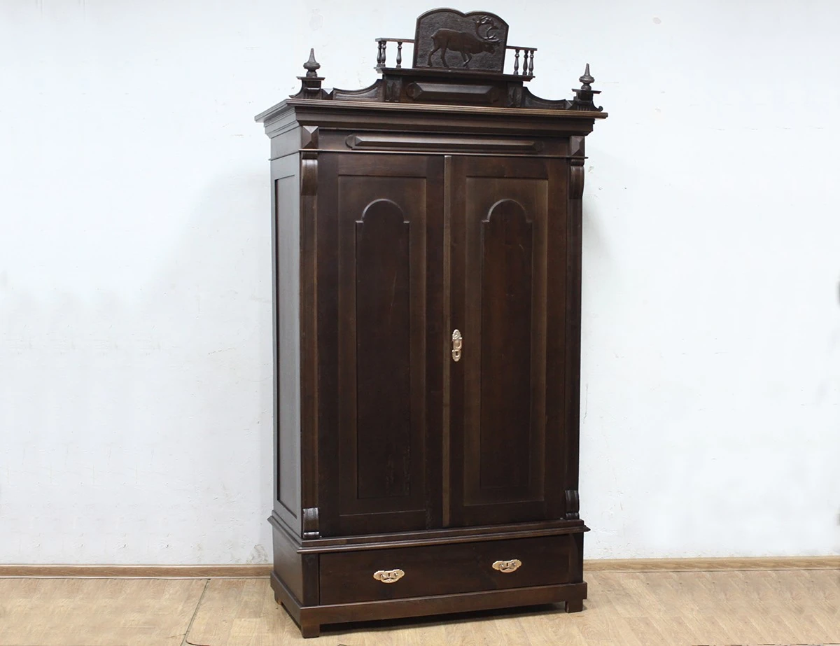 Реставрация платяного шкафа с оленем