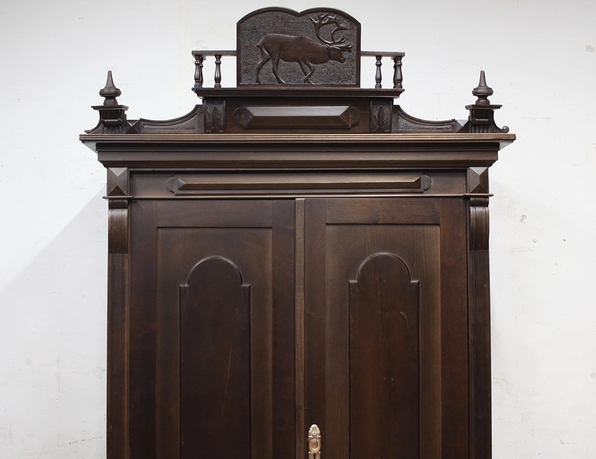 Реставрация платяного шкафа с оленем