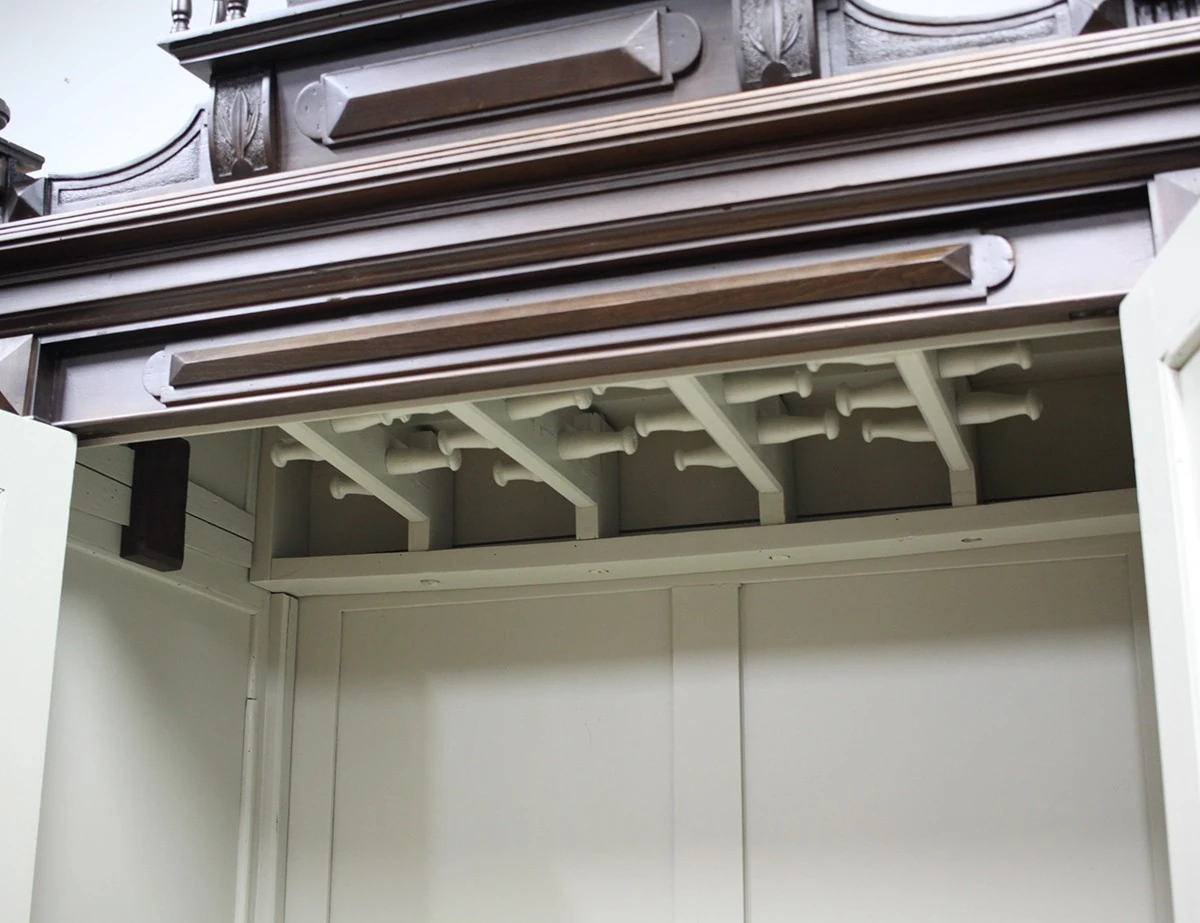 Реставрация платяного шкафа с оленем