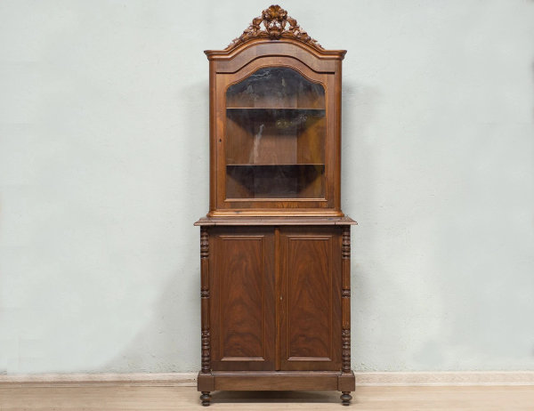 Реставрация антикварной угловой горки