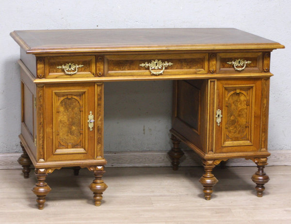 Реставрация антикварного письменного стола