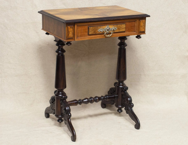 Реставрация антикварного столика для рукоделия