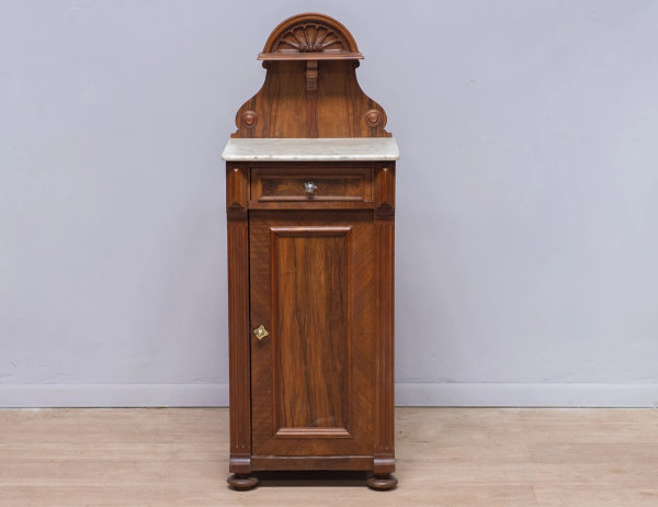 Реставрация прикроватной ореховой тумбы