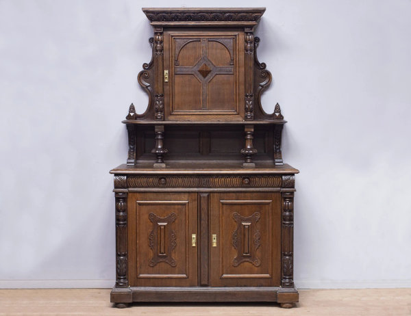 Реставрация антикварного дубового буфета