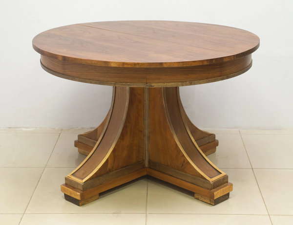 Реставрация старинного обеденного стола