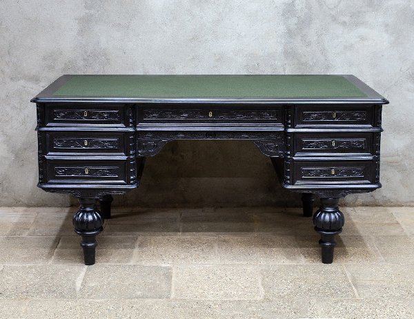 Реставрация антикварного письменного стола