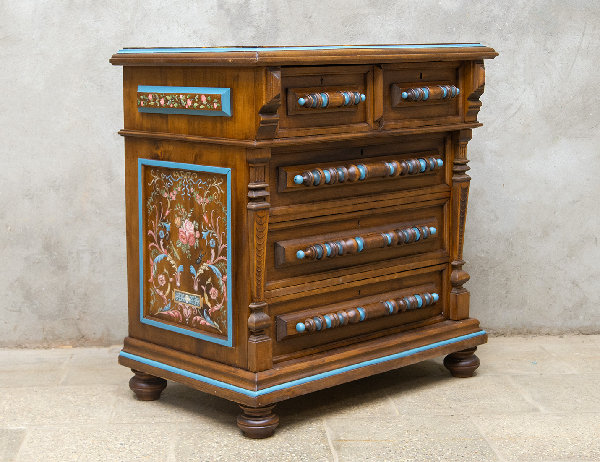 Реставрация и роспись старинного комода