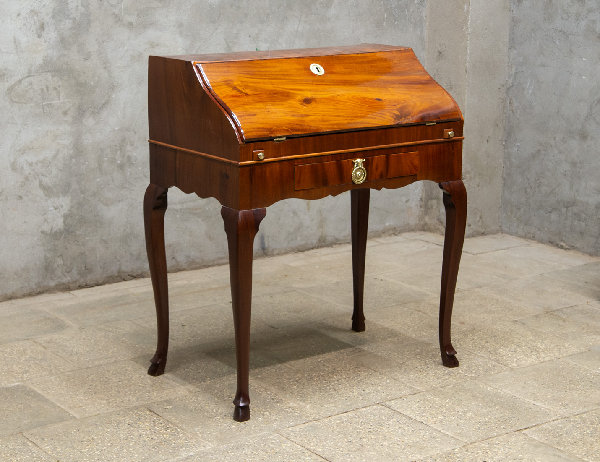 Реставрация антикварного бюро