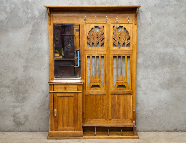 Реставрация антикварной прихожей с тумбой