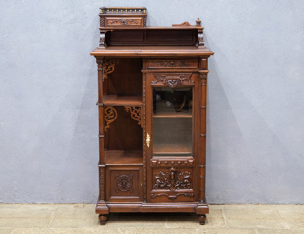 Реставрация антикварного поставца