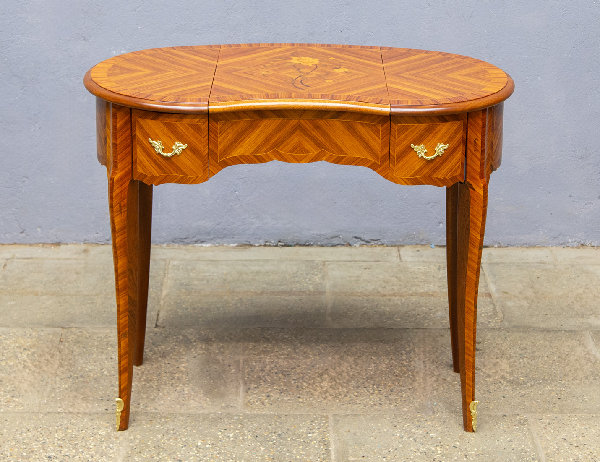 Реставрация антикварного туалетного столика