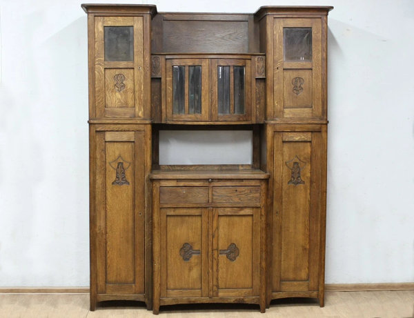 Реставрация дубового буфета