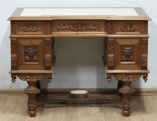 Реставрация орехового стола 19 века