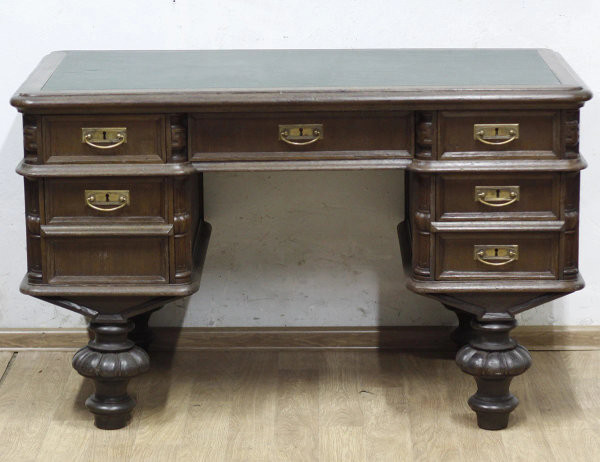 Реставрация дубового письменного стола