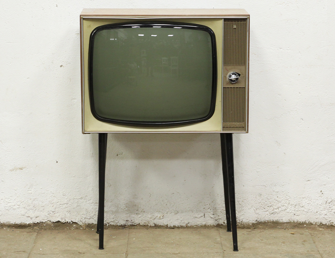 Телевизор советских времен. Телевизор Рубин на ножках 1960е. Телевизор Ладога 205. Телевизор Ладога 203. Телевизор Березка 215.