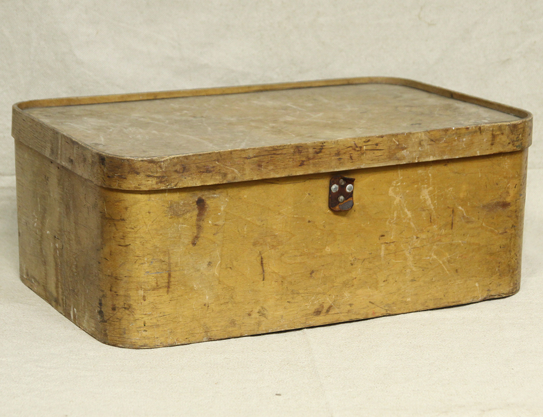 Старинная коробка для одежды