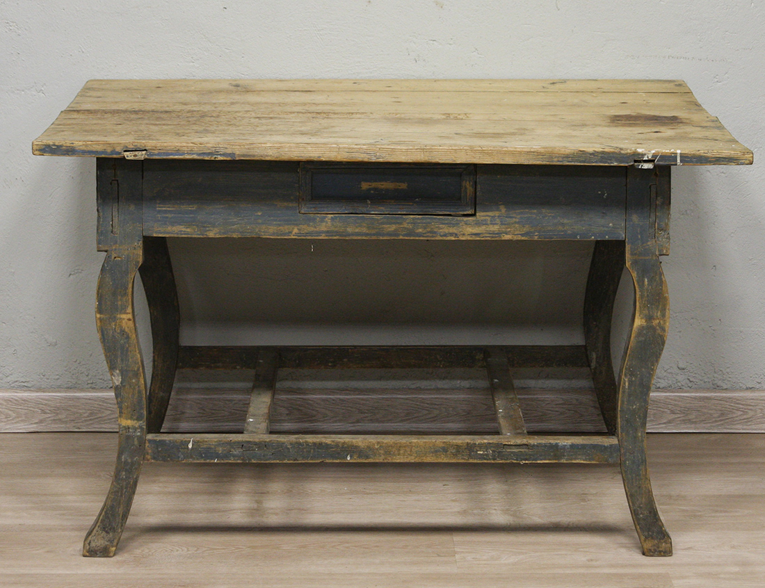 Деревенский стол с ящиком