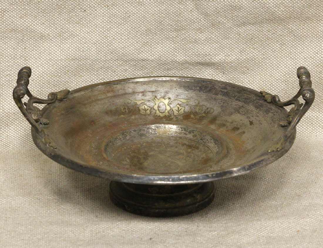 Старинная ваза для фруктов