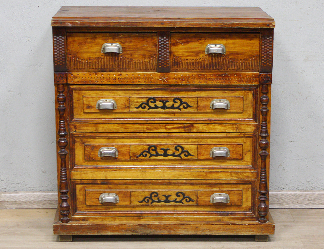 Старинный комод